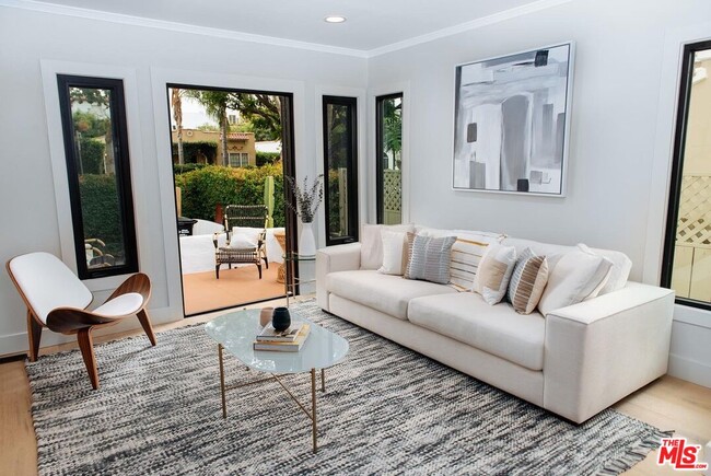 Building Photo - 1039 Havenhurst Dr