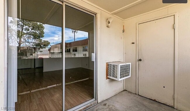 Building Photo - 5440 S Swenson St