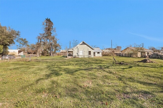 Building Photo - 203 W Powell St