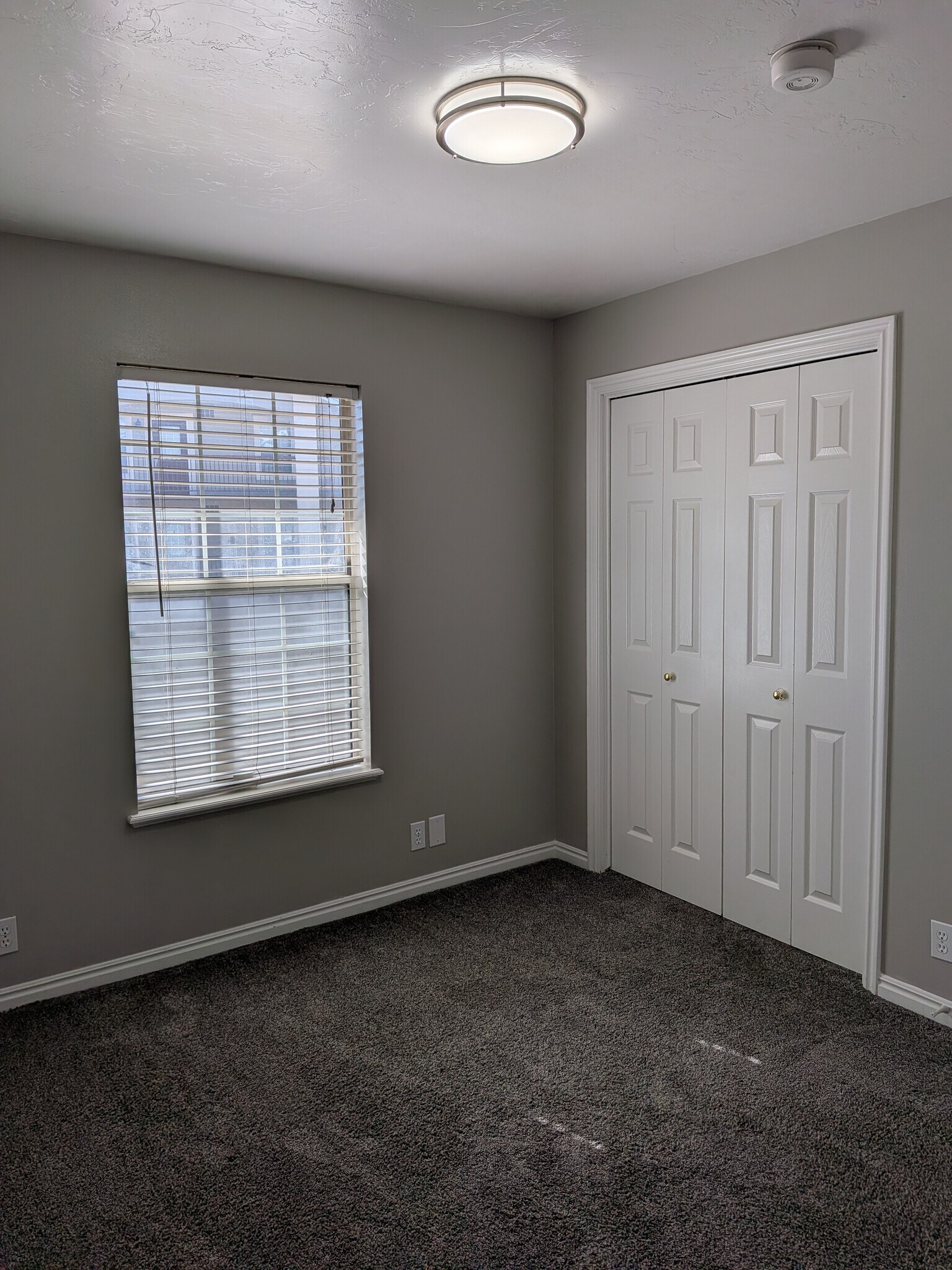 Building Photo - 1050 S Orem Blvd