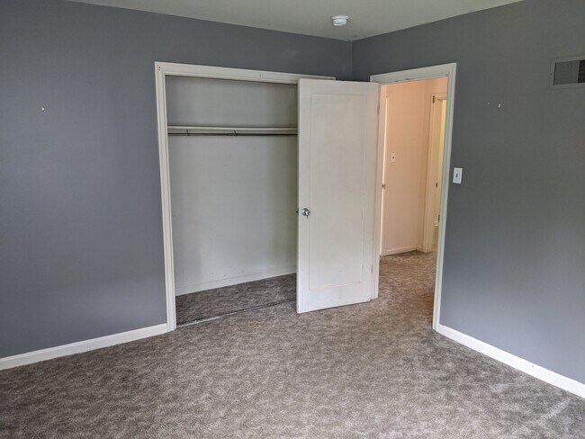 Building Photo - 414 S 12th Ave