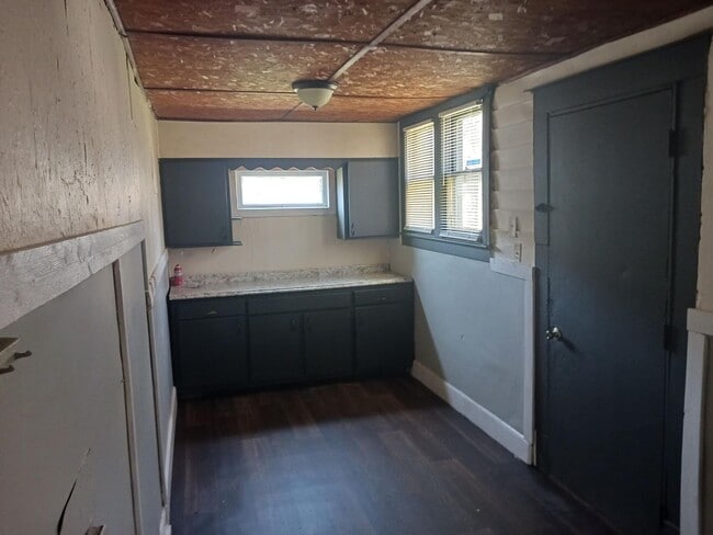Building Photo - NEWLY REMODELED 3BED 1 BATH