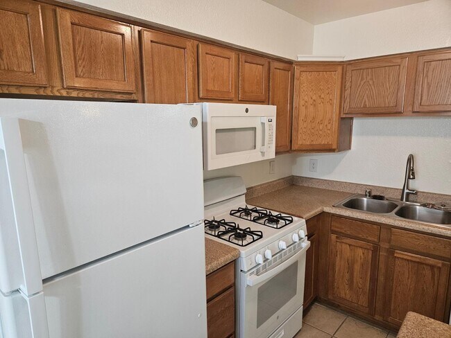 Building Photo - 1310 S Hardy Dr