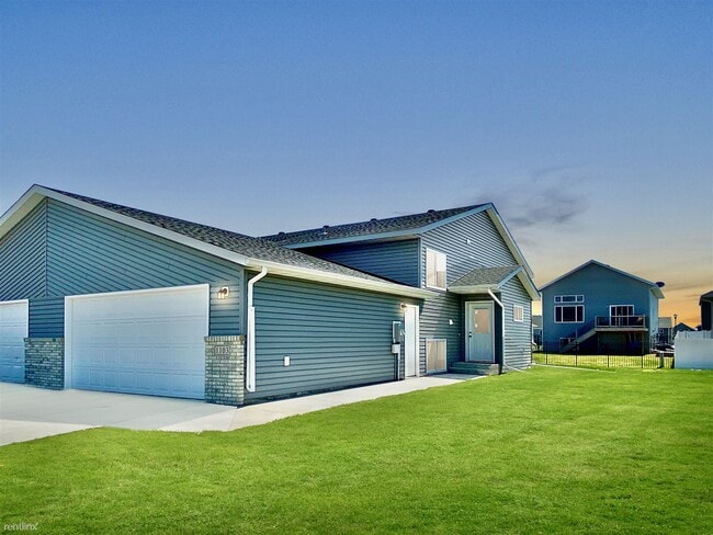 Building Photo - 3 br, 2 bath  - Journey Twin Homes