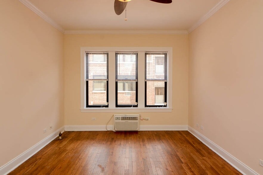 Building Photo - 728 W Addison St