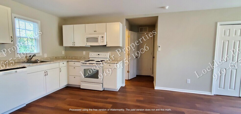 view of hall to bedrooms and bathroom - 603 Hugh St