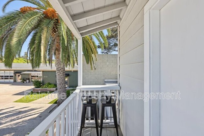 Building Photo - 146 N Cedros Ave
