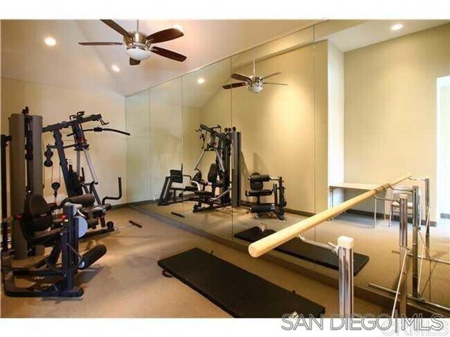 Building Photo - FULLY FURNISHED 2 BED/2 BATH CONDO IN LA JOLLA