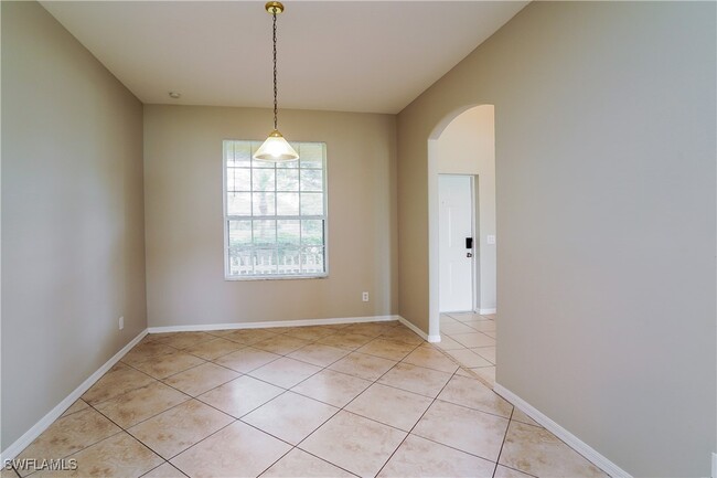 Building Photo - 910 Countess Ave