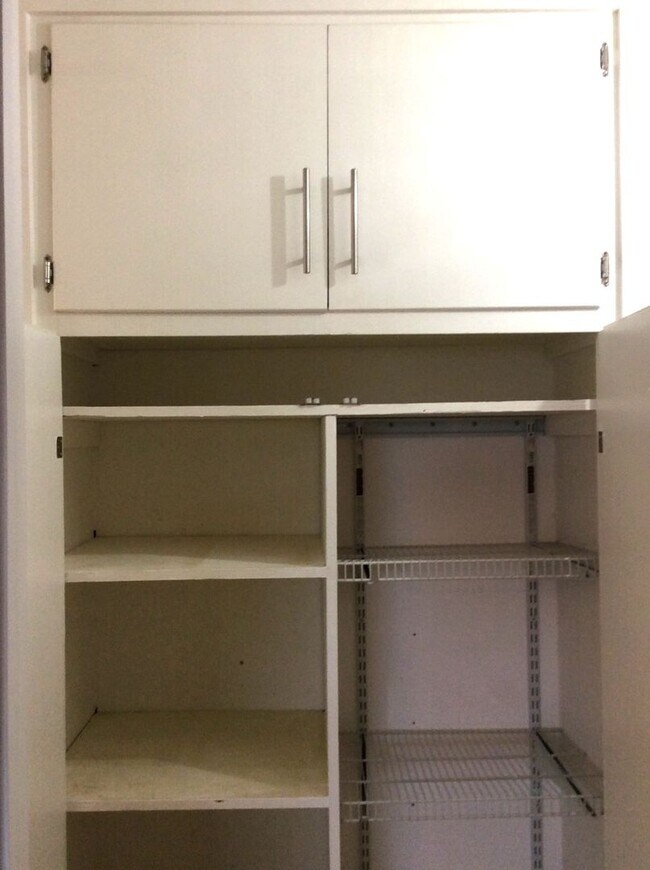 Building Photo - Browns Point Beauty! Spacious 2BDRM/1.75 BATH Home with Partial View of the Sound!