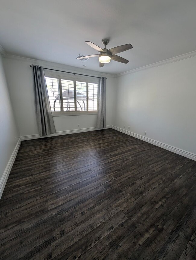 Building Photo - BEAUTIFUL executive style home w/ entertainer's dream backyard!