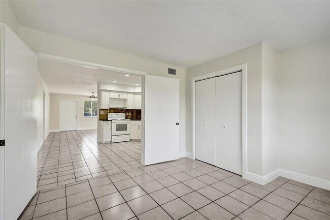 Building Photo - 2175 NE 56th St