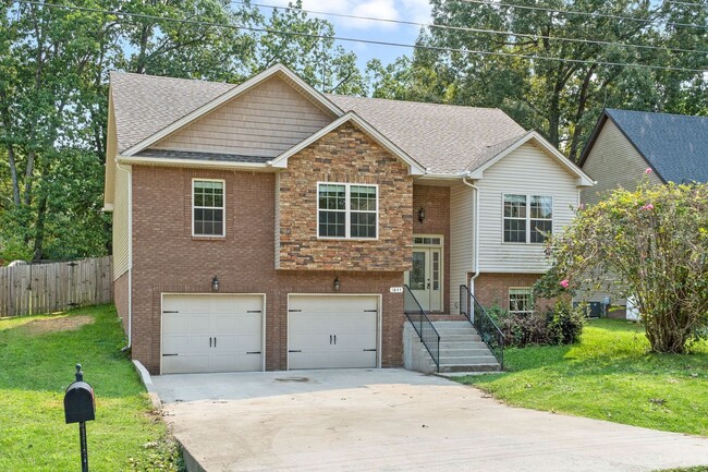 Building Photo - Pet Friendly Four Bedroom with Basement!