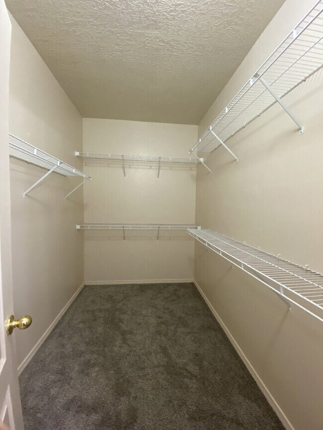 Building Photo - Spacious 3BR w/Office in the Cabezon Subdi...