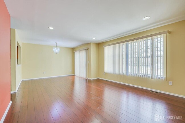 Building Photo - 160 Vasser Dr