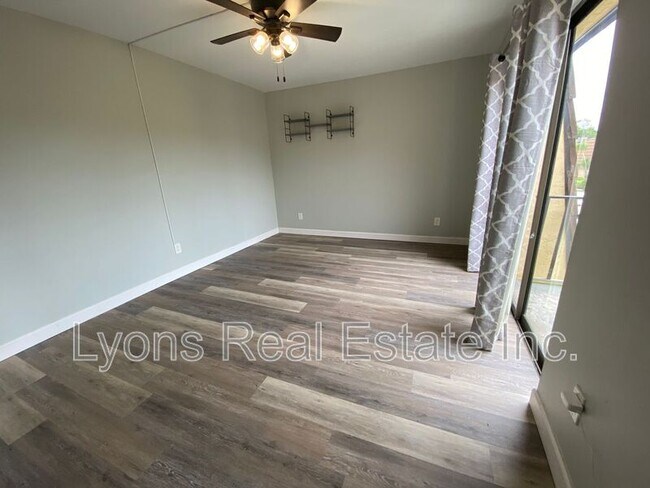 Building Photo - 1667 Park Meadows Dr