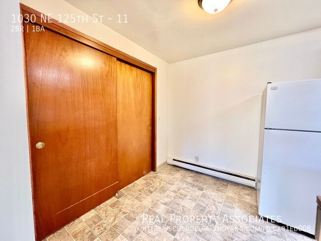 Building Photo - Spacious 2-Bedroom/1-Bathroom Top Floor Un...