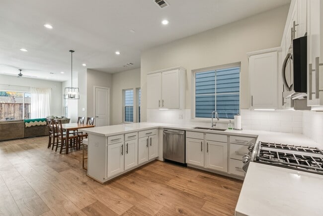 Building Photo - 1626 Northwood St