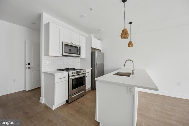 Primary Photo - 1614 Ridge Ave