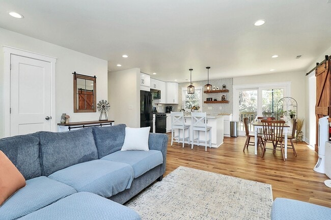 Building Photo - Fully Updated & Furnished Gem in the Heart of Starmount!