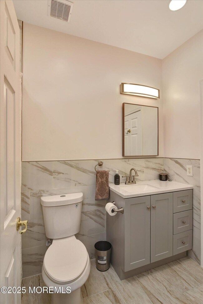 Building Photo - 594 St Andrews Pl