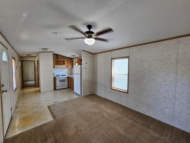 Building Photo - 6 Pine Cir