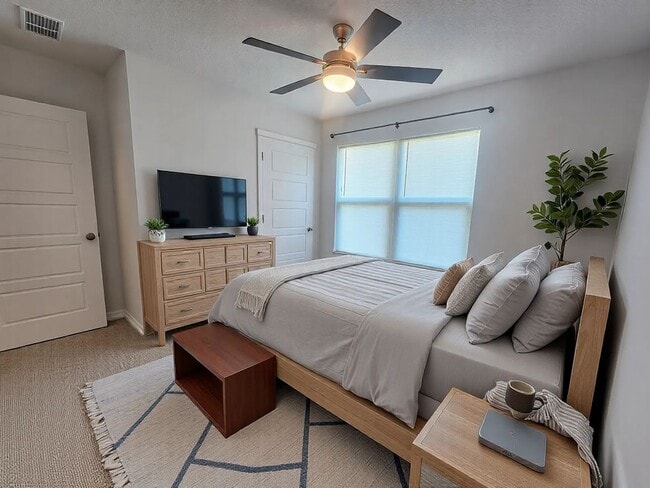 Building Photo - Perfectly Located, Pet Friendly, 4/2 Home ...