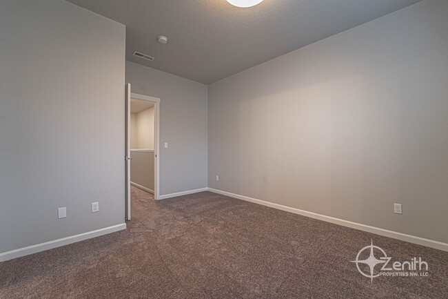 Building Photo - $1000 OFF RENT! Contemporary 3 Bedroom Hom...