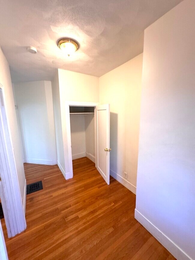 Building Photo - 59 Judson St