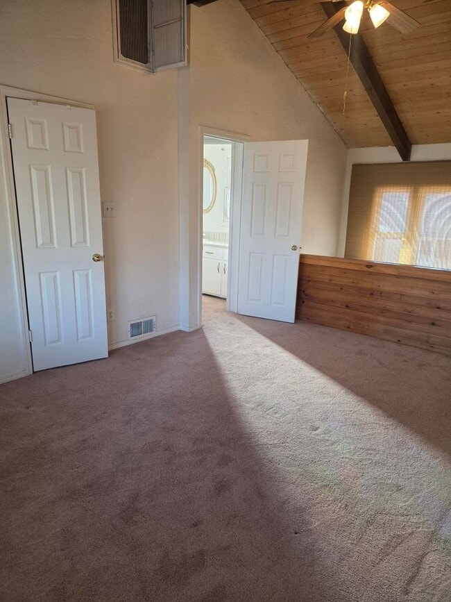 Building Photo - 2 Bedroom / 2 Bath Condo in Bear Valley Springs