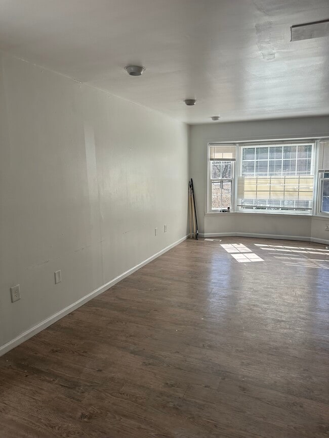 Building Photo - 6913 Woodstream Ln