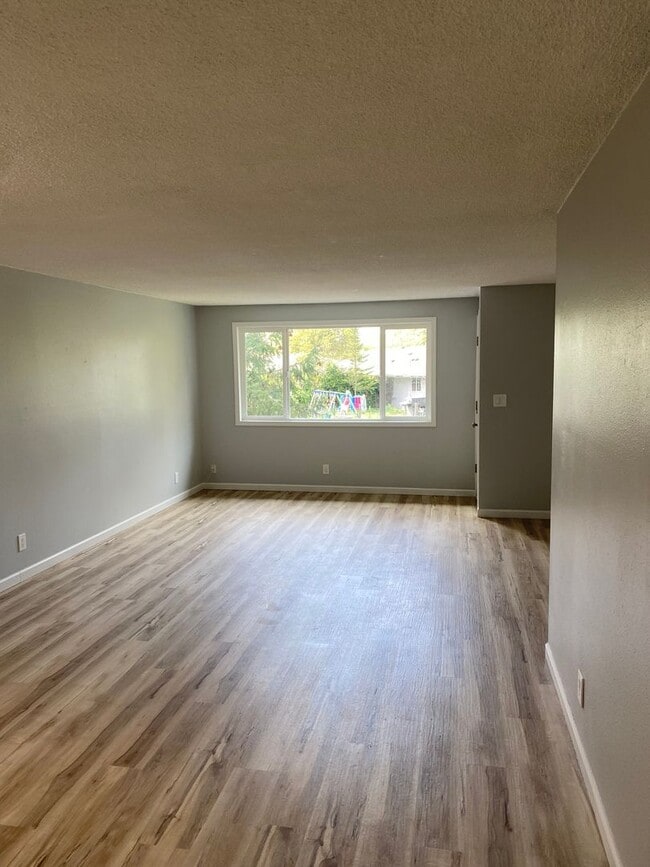 Building Photo - HSM01 ~ 1555/1565 Copping Street