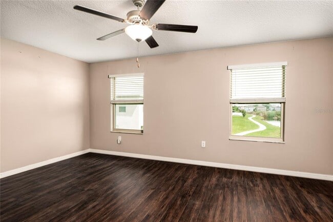 Building Photo - 724 Royal Empress Dr