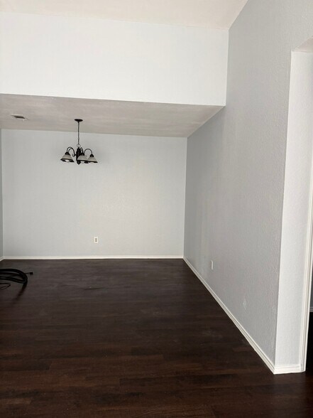 Building Photo - 304 Gregory Ln