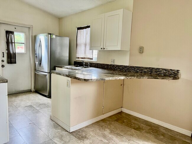 Building Photo - 7833 Chediston Cir