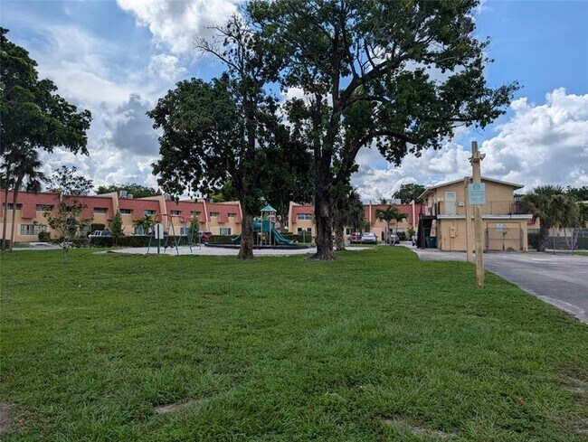 Building Photo - 6040 Shaker Wood Cir