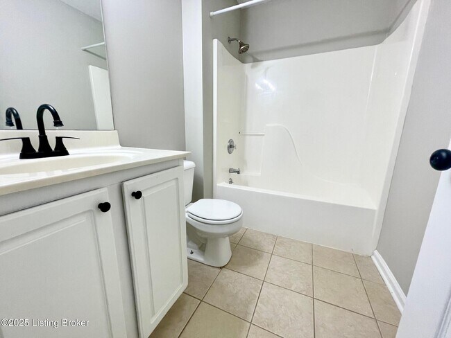Building Photo - 11115 Meadow Chase Ct