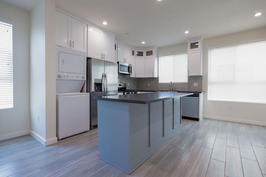 Building Photo - 1130 1/2 West 39th Street
