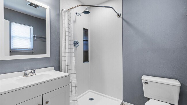Building Photo - Charming 3-Bedroom Home with Spacious Backyard!