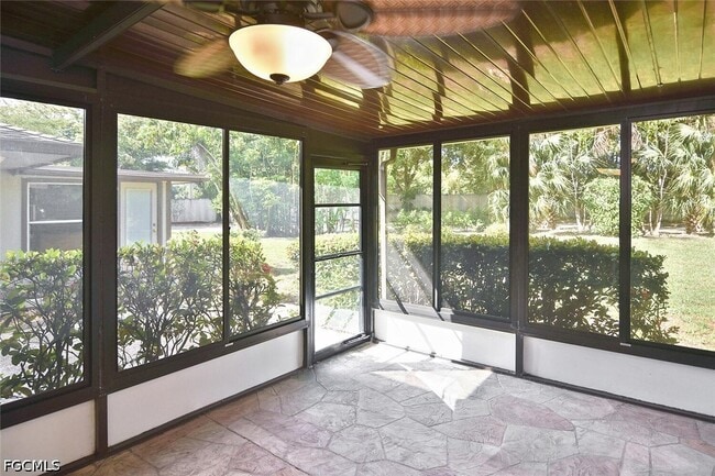Building Photo - 4295 Island Cir