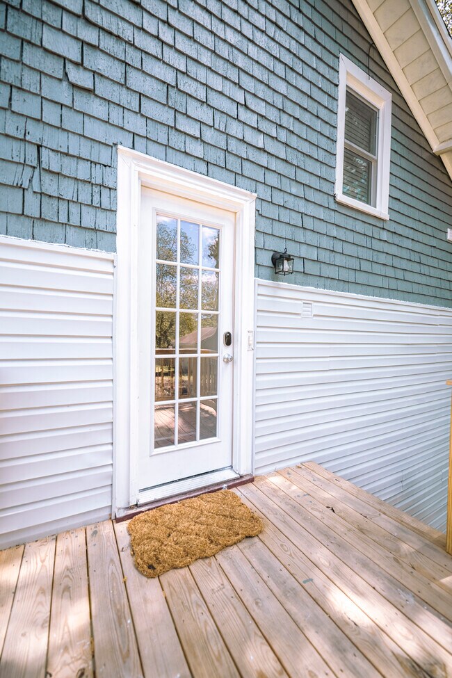 Building Photo - 4311 County St