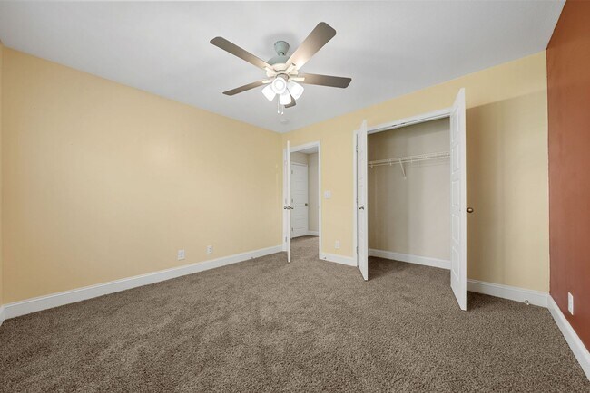 Building Photo - Luxury Meets Comfort: 5-Bed Beauty with Ch...