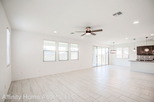 Building Photo - 5 br, 3 bath House - 7539 E OLLA Avenue