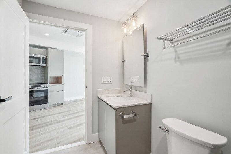 Building Photo - 3748 Lancaster Ave