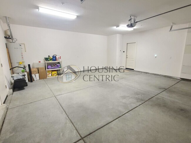 Building Photo - Stunning Single Story Rental in Guard Gate...
