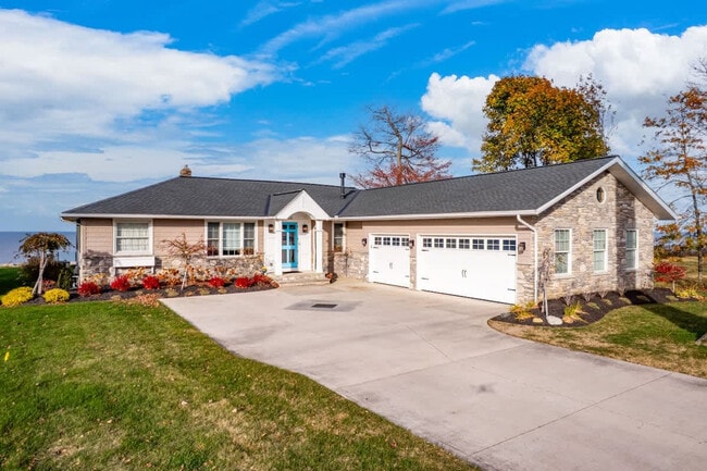 Building Photo - 32414 Lake Rd