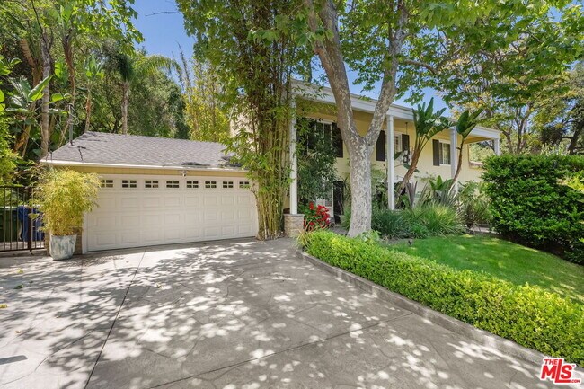 Building Photo - 16684 Calneva Dr