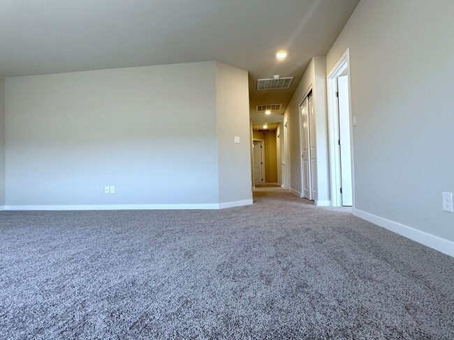 Building Photo - 4bd/2.5bath Single Family Home