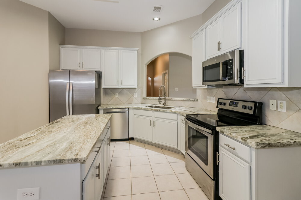 Building Photo - 12103 Lakewood Villa Dr