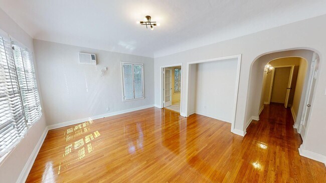 Building Photo - 401 N Curson Ave